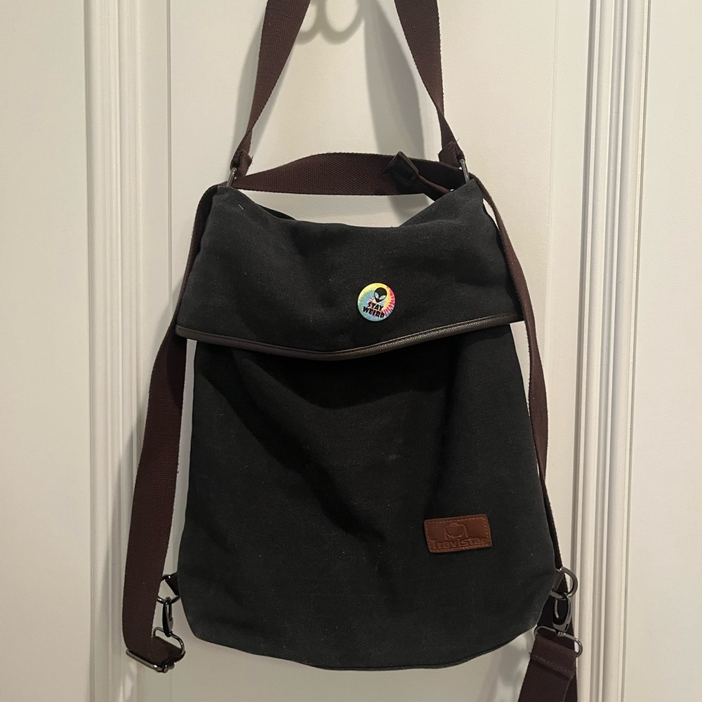 Travistar canvas tote worn